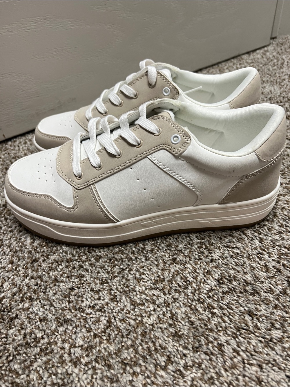 American Eagle Women's White and Beige Platform Casual Sneakers